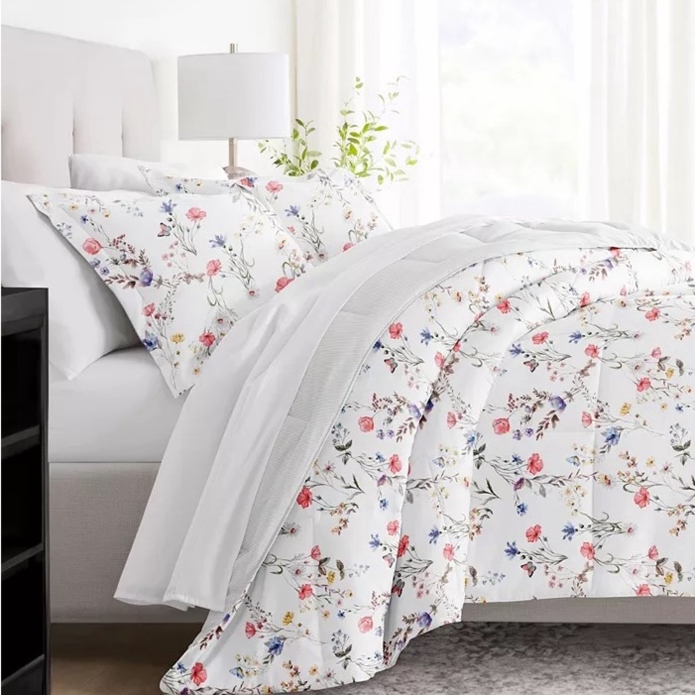 White Floral Cotton Comforter Set with Pink & Blue Blossoms